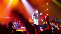 Axl Rose pissed off in Liverpool, 20-05-2012