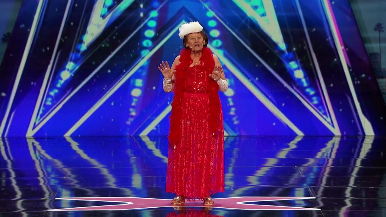 A 90 ans, elle réalise un strip tease dans America's Got Talent