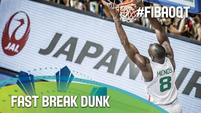 Mendy's two-handed flush on the fast break