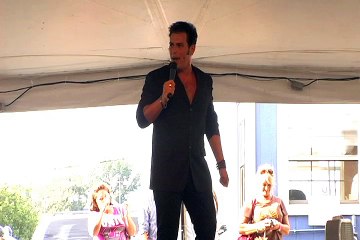 Franz Goovaerts sings 'Burning Love' Elvis Week 2011