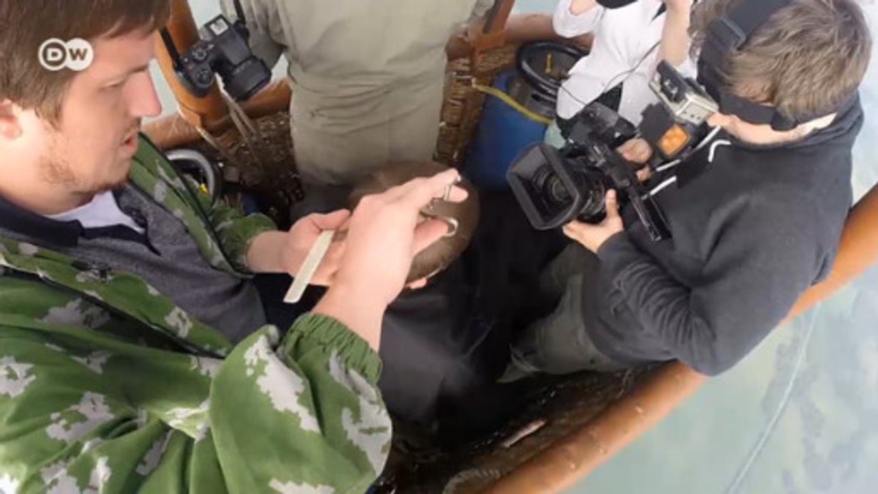 Парикмахер из России сделал стрижку на небесах (06.07.2016)