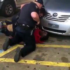 تداول مقطع جديد للشرطة الأمريكية تقتل مواطنا "أسود" بطريقة وحشية