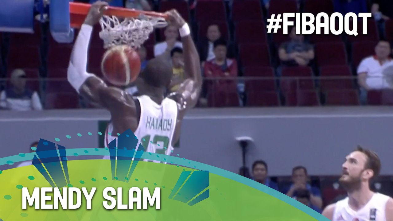 Mendy's slick pass finds N'Diaye for the dunk