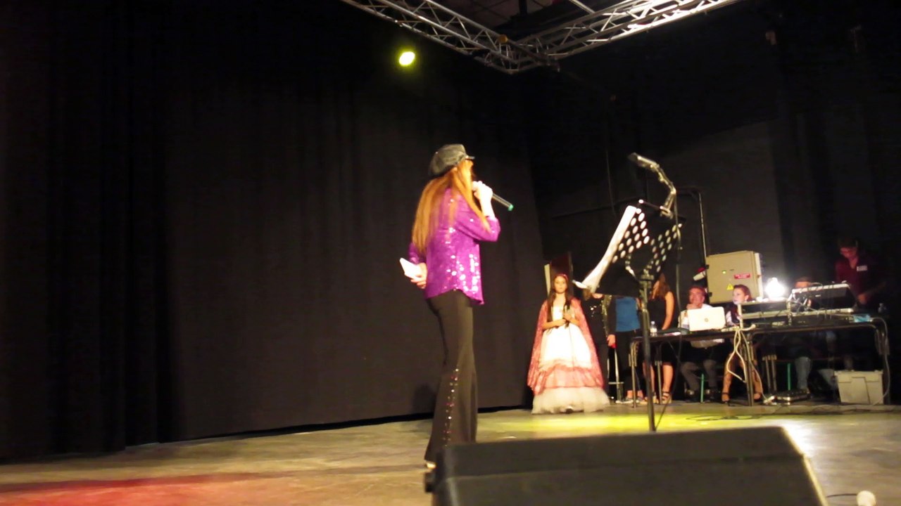 AGDE - 2016 - Chanter sur scène avec Com'Stars Agde ! Loin d'ici -  Eurovision -  Krystal Rose Olympia MERCI AU PUBLIC