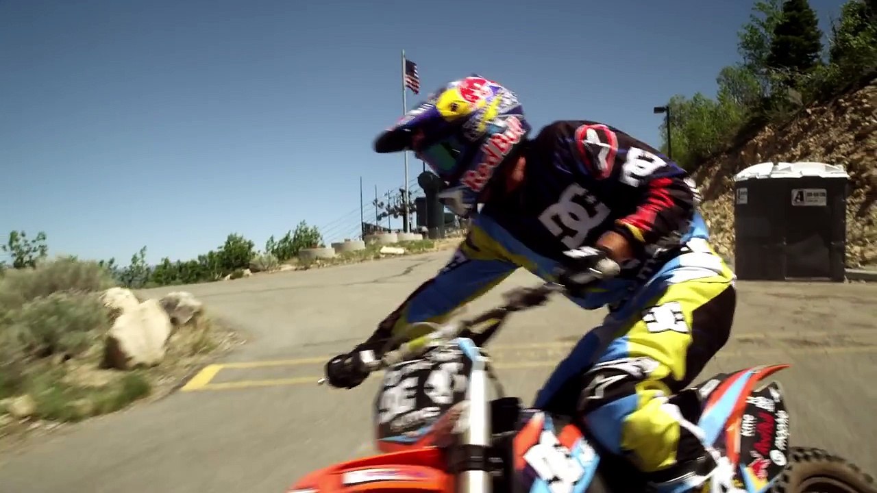 Acest motociclist a câștigat 2 MILIOANE $ pentru acest moment de doar câteva secunde