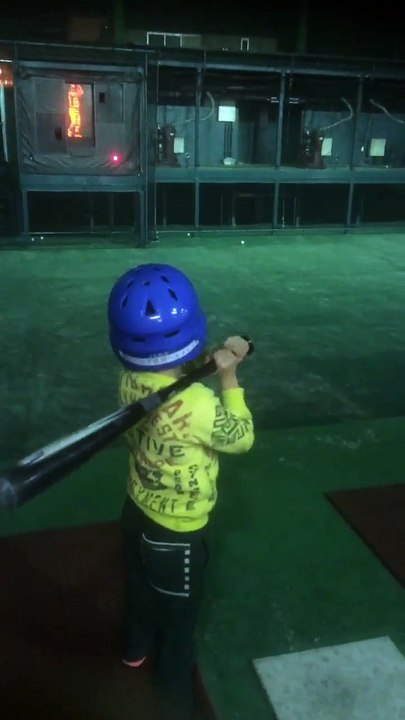 Baseball fail : Une balle de Baseball atterrit dans les boules du prof !