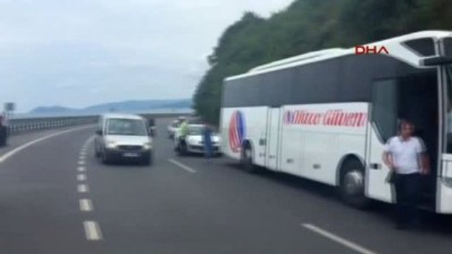 Zonguldak Ters Yöne Giren Otomobil Otobüsle Çarpıştı: 1 Ölü, 1 Yaralı