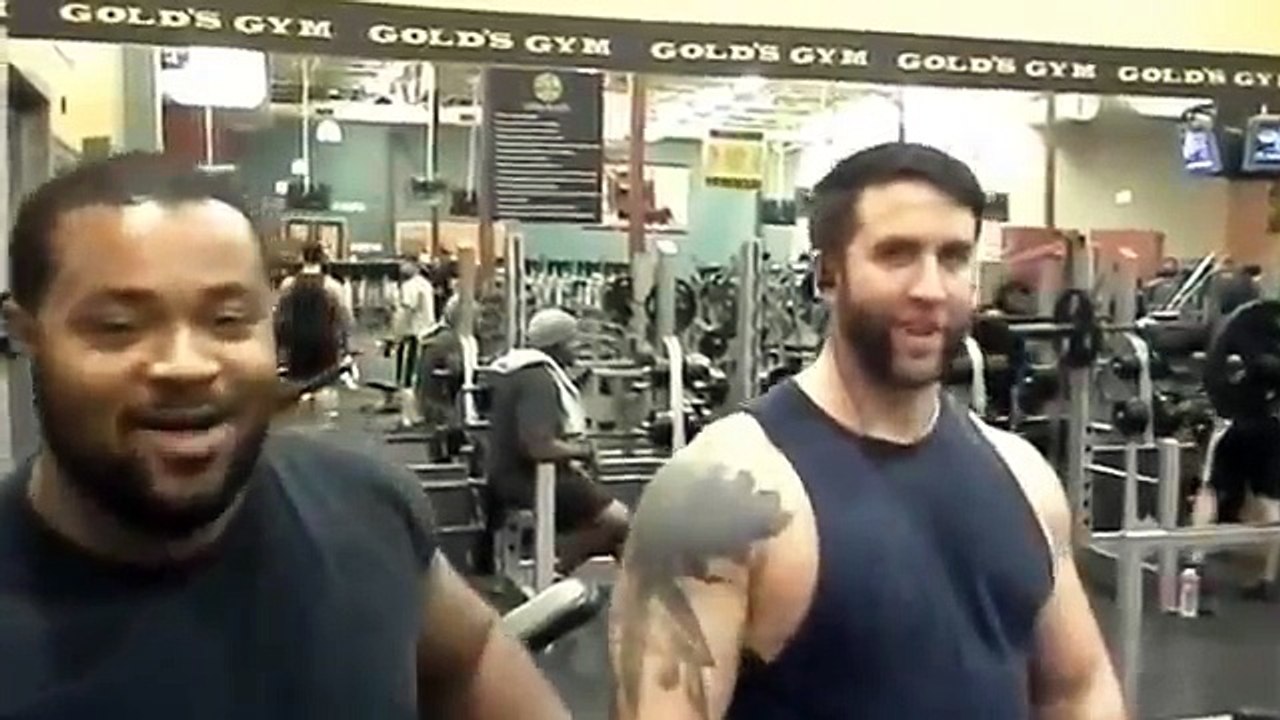 Manding Show Incline Dumbell Press 145lbs in each hand for 10 Reps.flv