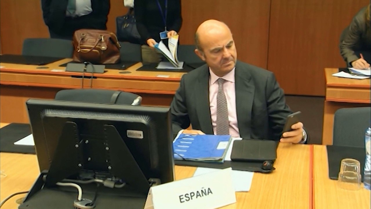 Bruselas continúa con la multa a España por déficit