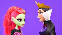 Snow White Evil Queen has a Birt  ay P-y and Opens Presents _ Disney Doll Edss on DCTC