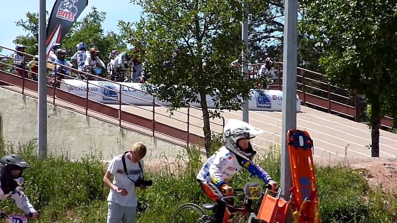 00022 ECC BMX CNE7 Messigny et Vantoux 2011 05 29 (Arthur).MTS