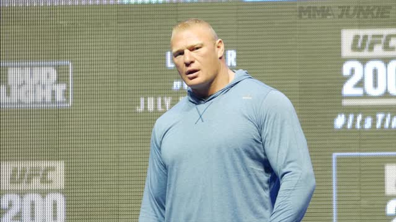 Brock Lesnar skips workout, answers questions from media and fans ahead of UFC 200
