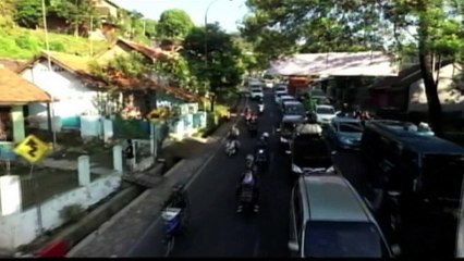 Doze mortos em engarrafamento-monstro na Indonésia