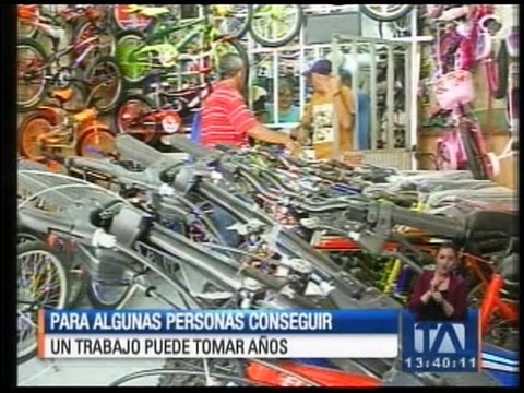 Para miles de ecuatorianos conseguir trabajo se ha vuelto una cuestión de suerte