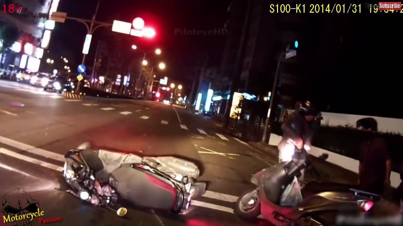 Motorcycle Crashes & Accidents 2016 Motorcycle Fail - № 2