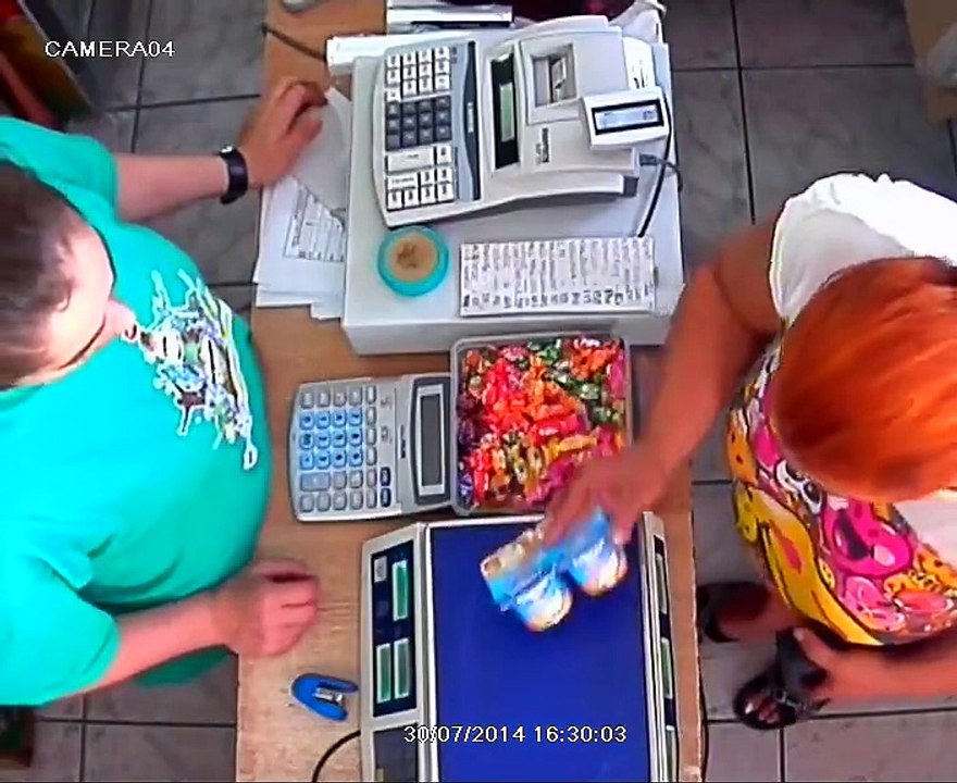 Privește cum poți fii FURAT la casă cu 100 de lei dacă nu ești atent. DISTRIBUIE și prietenilor tăi acest videoclip!