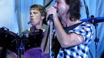 Pearl Jam - Given To Fly (Noblesville '10) HD