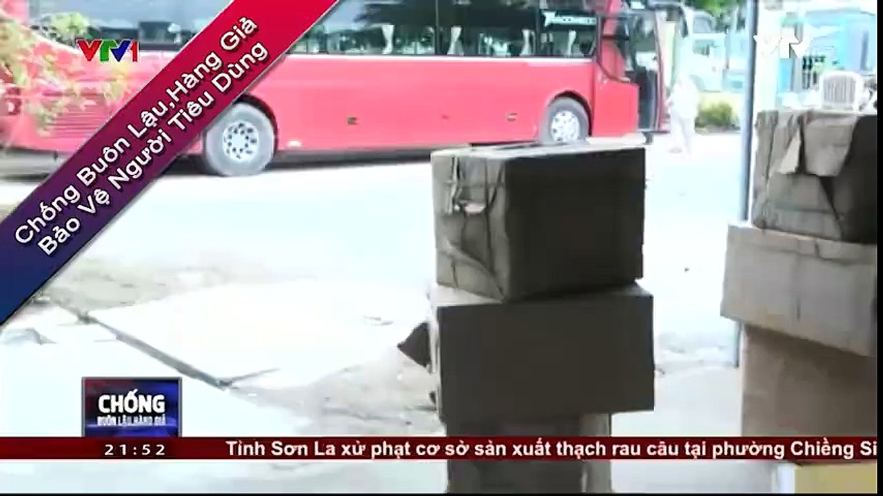 An Giang: Bắt quả tang xe khách giường nằm có hành vi vân chuyển 900 bao thuốc lá ngoại nhập ...