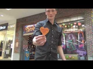 Generous Man Hands Out Roses to Strangers on Valentine's Day
