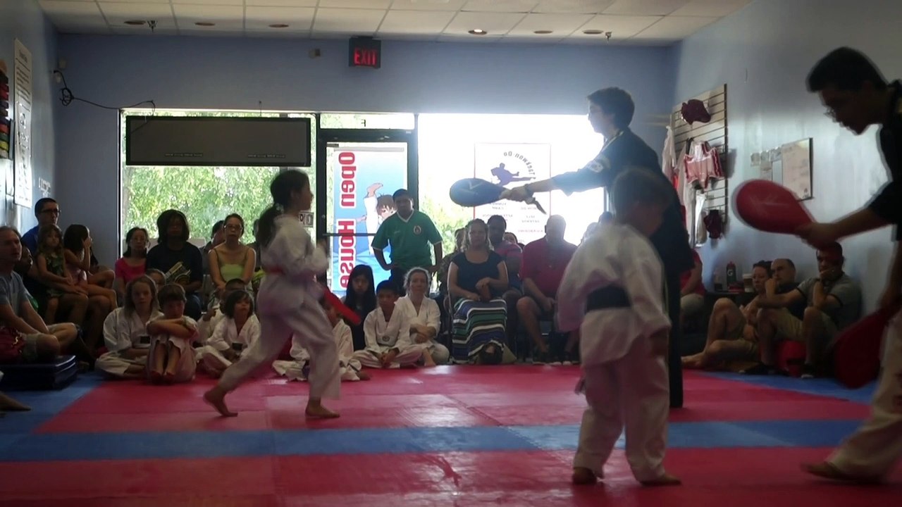 Taekwondo Abigaëlle ceinture orange à bleue