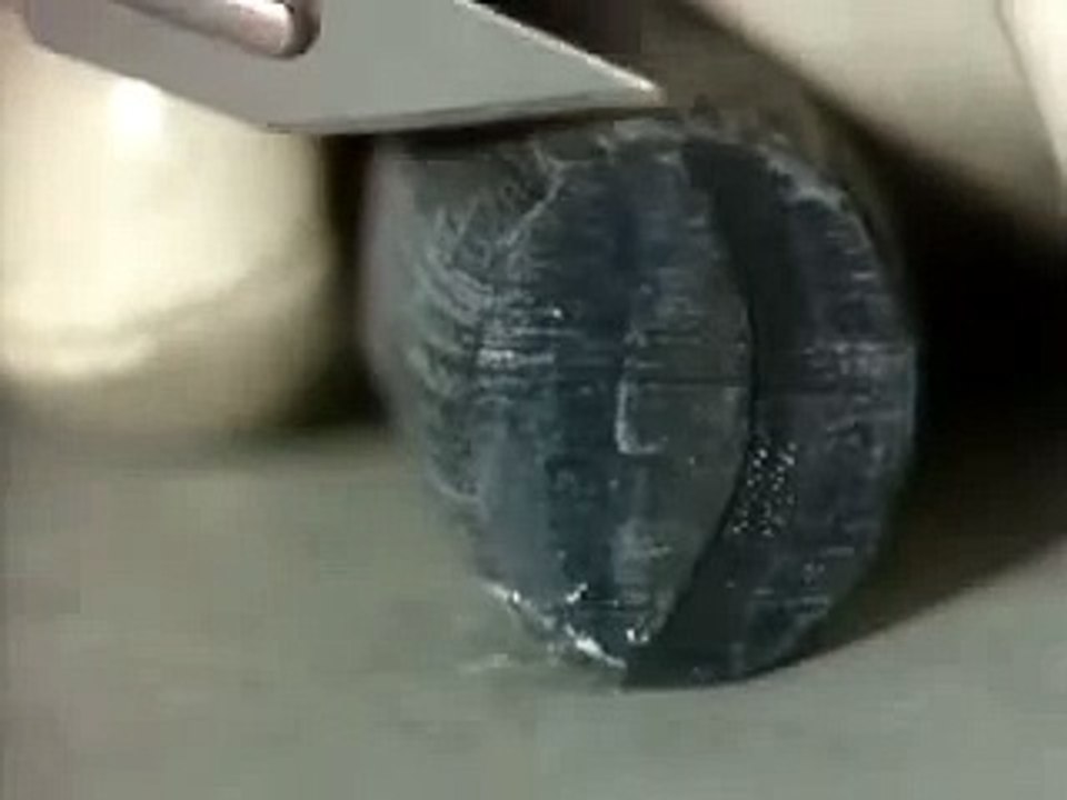 Alkali metals in water - Chemical elements: properties and reactions (1/8)