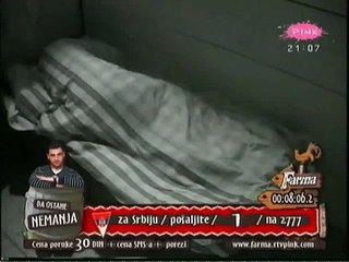 FARMA 2, 2010: FIRČI-PSIHOPATA POLIVA MILOŠA SA DVE KANTE VODE-CELA PRIČA.flv