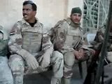 Soldati iracheni prendono in giro gli americani