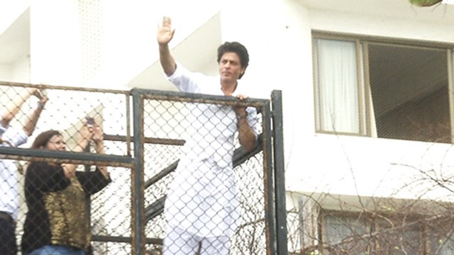 Shahrukh Khan Celebrates Eid At Mannat | Full Event UNCUT