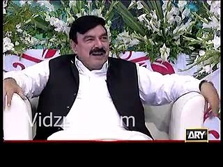 Agar aap eid ki namaz per salam pherain , ek taraf Nawaz Sharif aur doosri taraf Shehbaz Sharif ho to aap kya karoge  -- Listen Sheikh Rasheed's funny reply