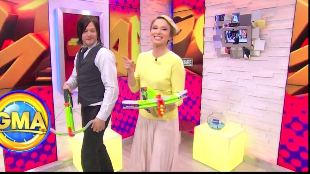 Amy Robach 03:27:15 (ZOOMED LEGS) GMA ABC