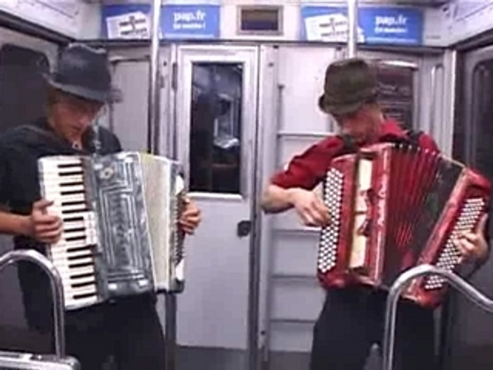 Chap 14 : Interlude -LES YEUX NOIRS (Traditionnel)