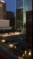 Echanges de tirs à Dallas entre Policiers et Snipers filmés d'une fenêtre - 7/07/2016