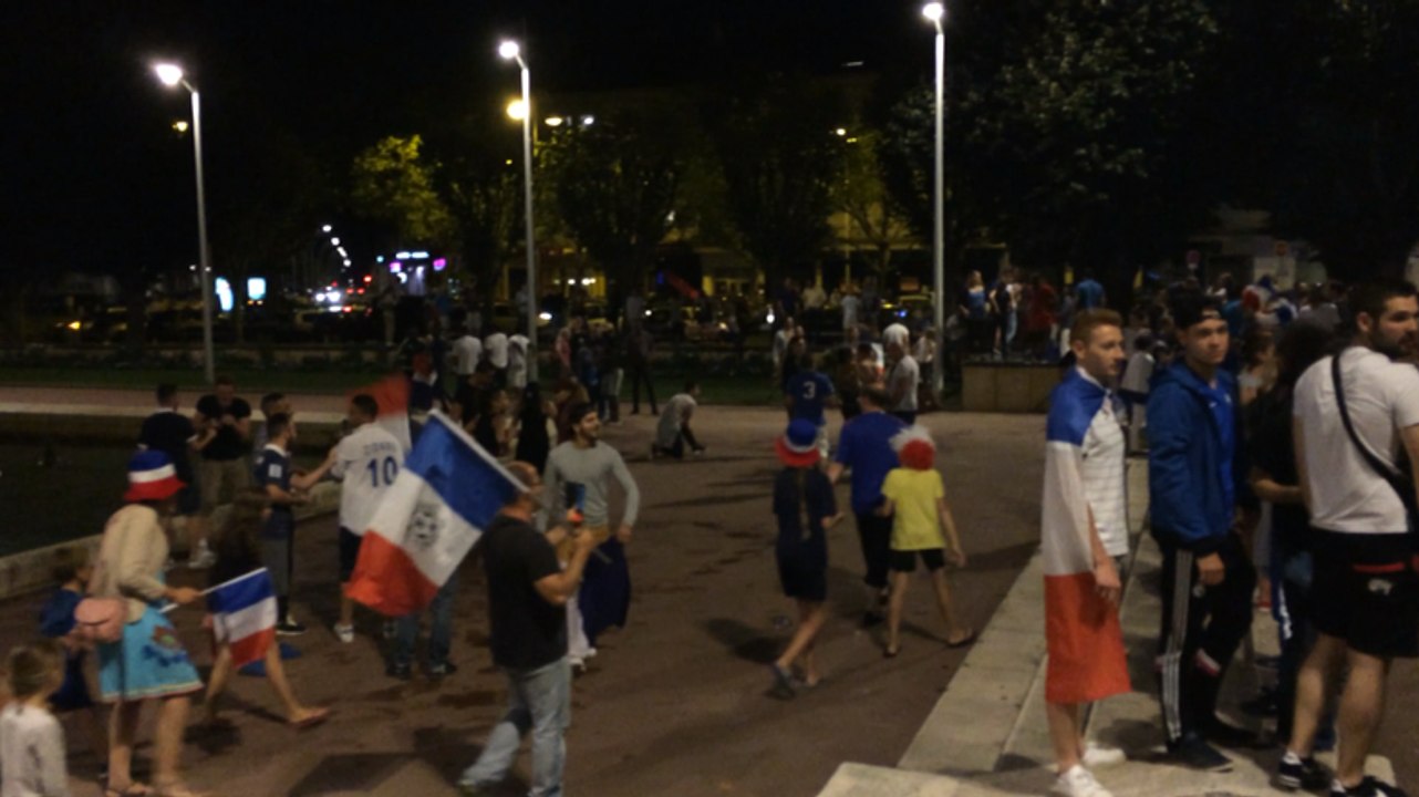 Ambiance dans les rues après la demi-finale