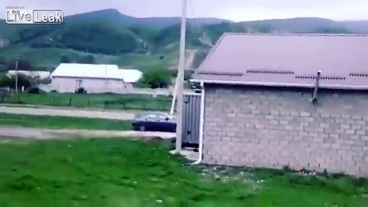 Ce 4x4 poursuivi par les flics se casse dans la montagne