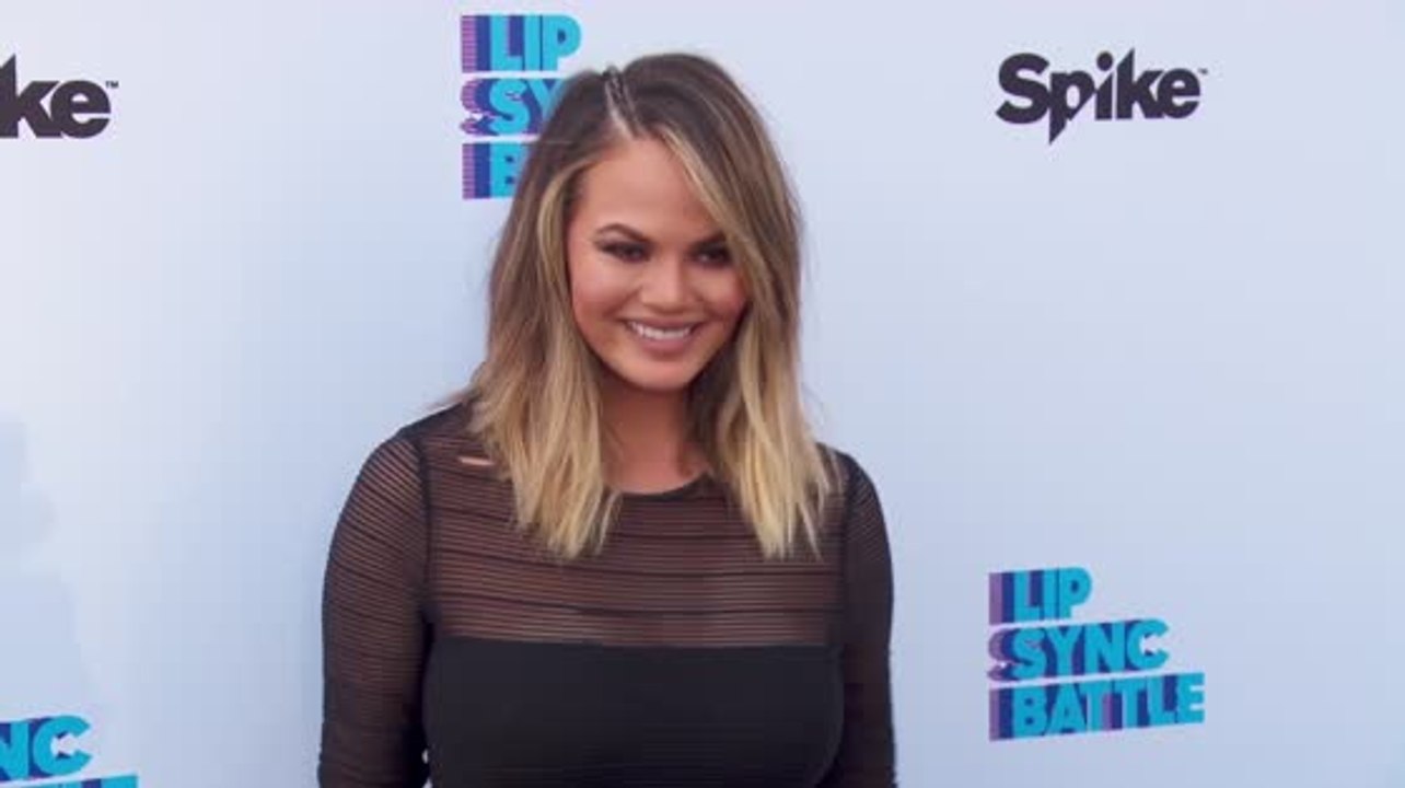 Chrissy Teigen spricht über ihre tricks nach der Schwangerschaft