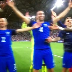 Les Bleus copient le lapping islandais pour fêter la victoire