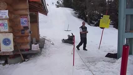 Il se vautre en snowboard au tire fesses plusieurs fois !