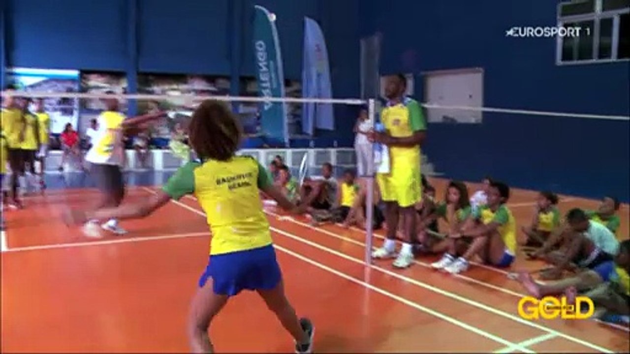 Going For Gold : Favelada badminton
