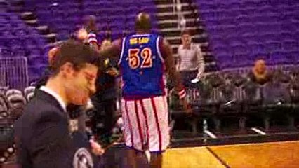 World Record Longest Basketball Hook Shot! - Harlem Globetrotters - YouTube