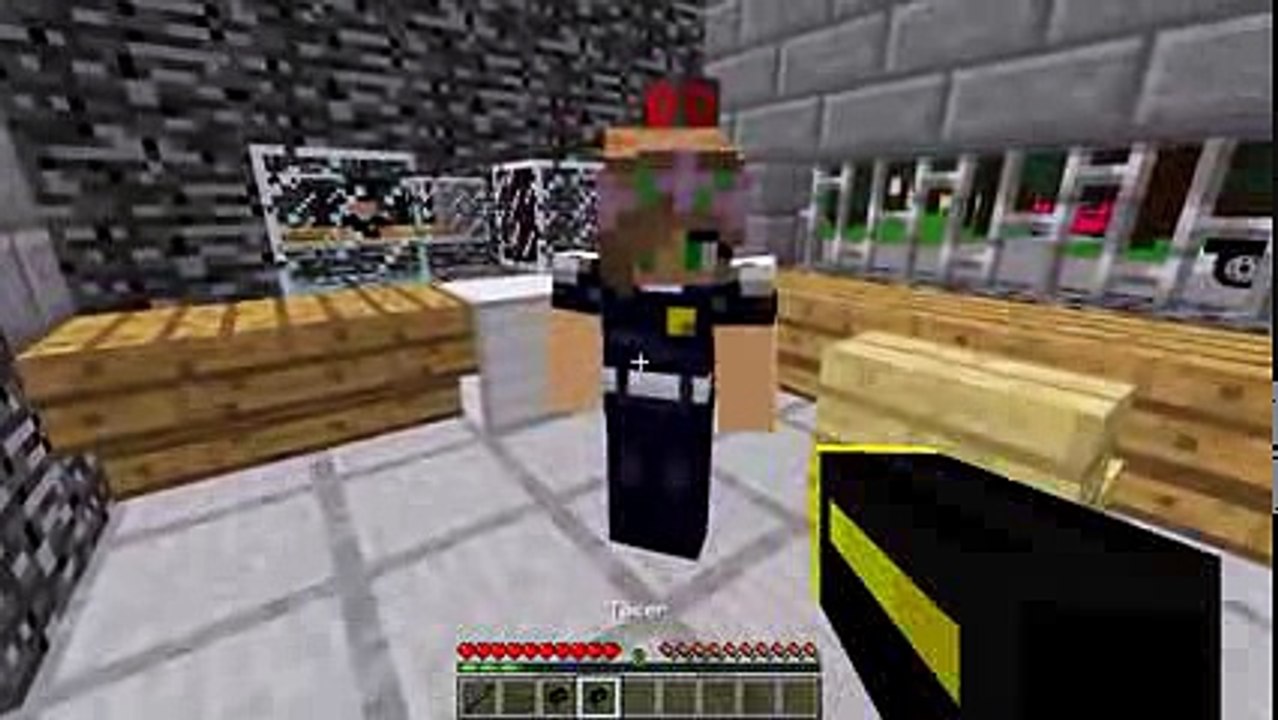 Minecraft PRISON BREAK - LITTLE KELLY IS IN BIG TROUBLE!!!