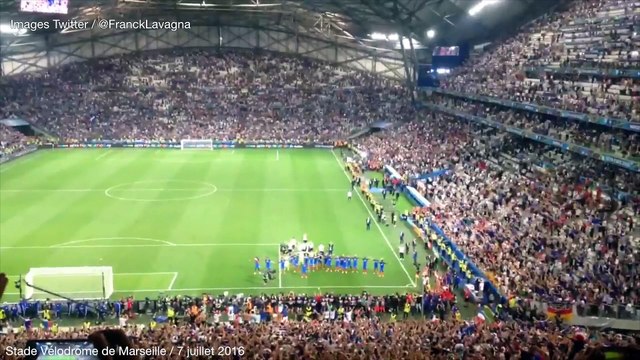 Le clapping des Bleus au Vélodrome de Marseille