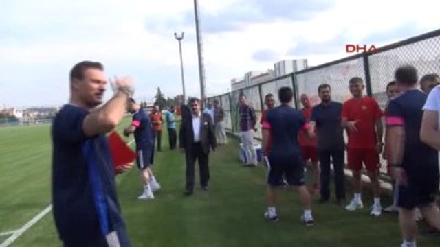 Eskişehirspor Teknik Direktörü Özalan Tekrar Yukarıya Çıkmak İçin Buradayız