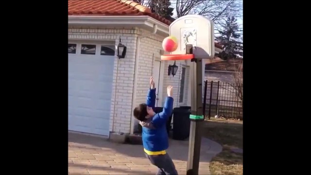 Pire joueur de basket du monde - Fail ridicule