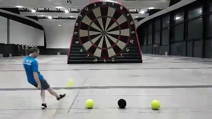 Foot Darts : Le nouveau concept qui regroupe jeu de fléchettes et football