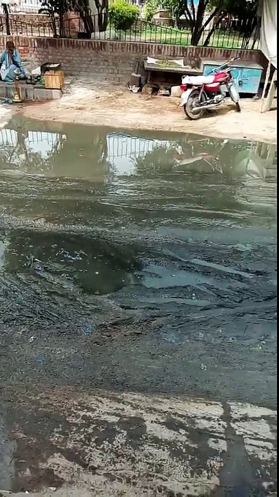 فیصل آباد کے علاقہ سمندری کی حالت دیکھیں۔ استغفراللّہ