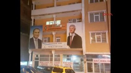 Davutoğlu'nun Fotoğrafının Üzerine Başbakan'ın Fotoğrafı Yapıştırıldı