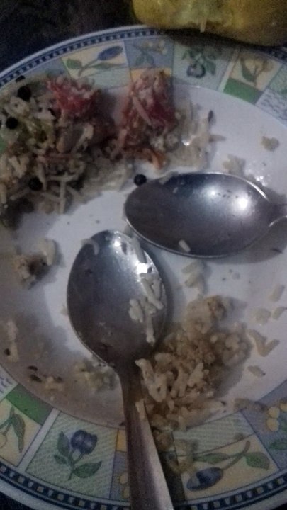 how to eat with two spoons