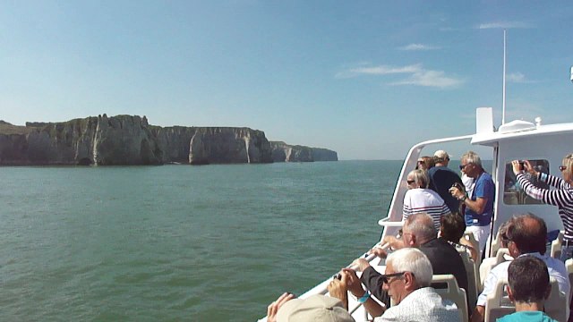 ETRETAT, les célèbres falaises d'aval
