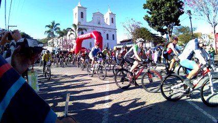 Tải video: 4k, Ultra HD, 4 K,  Big Biker Cup, etapa em São Luiz do Paraitinga, SP, Brasil, com 1000 bikers, 03 de julho de 2016, 60 a 90 km,  Bicicleta Soul, SL 129, UD Carbon, Marcelo Ambrogi, (100)