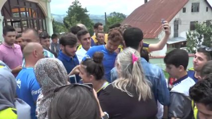 Fenerbahçeli Futbolcular Cuma Namazında